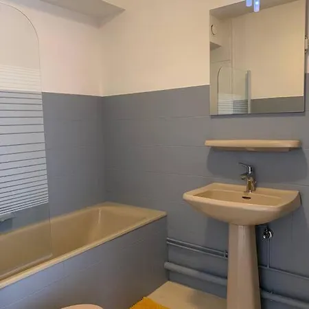 35 - Centre Ville, Proche Bale