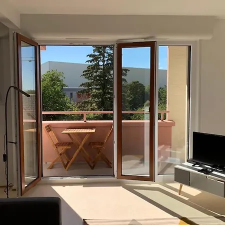 35 - Centre Ville, Proche Bale Apartment *