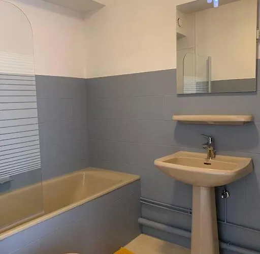 35 - Centre Ville, Proche Bale